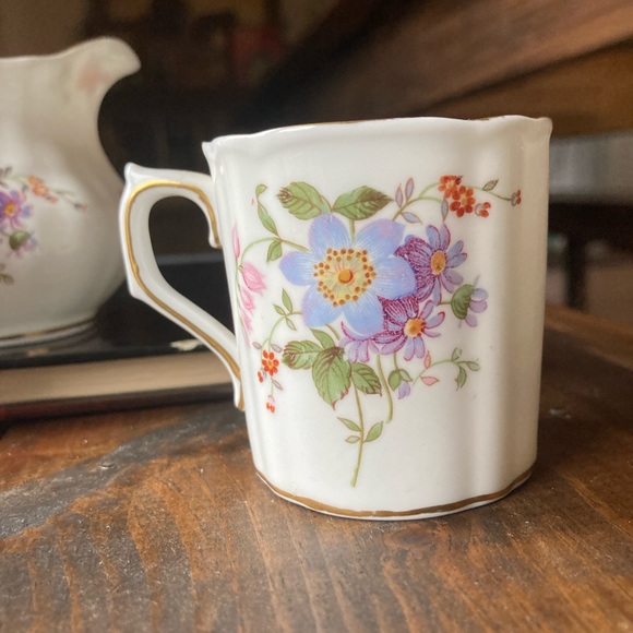 Royal Crown Derby Creamers & Cup - Derby Posies Pattern in Purple & Pink - Picture 4 of 17